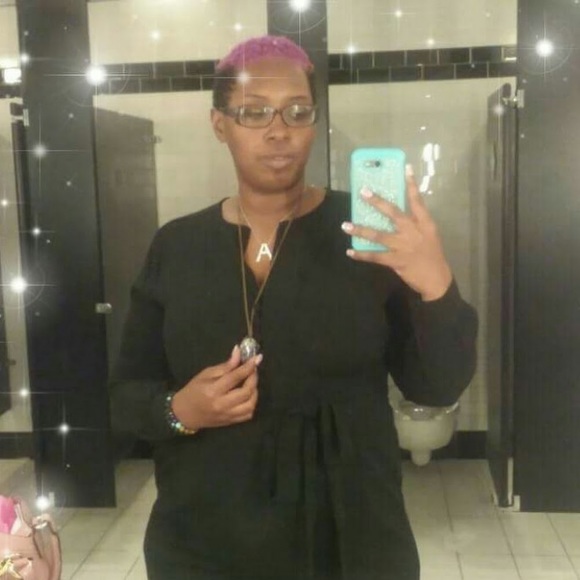 Meet your Posher, Auriel - Picture 1 of 1